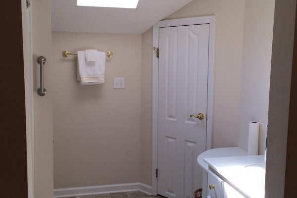 Brookwood Downes upstairs bath